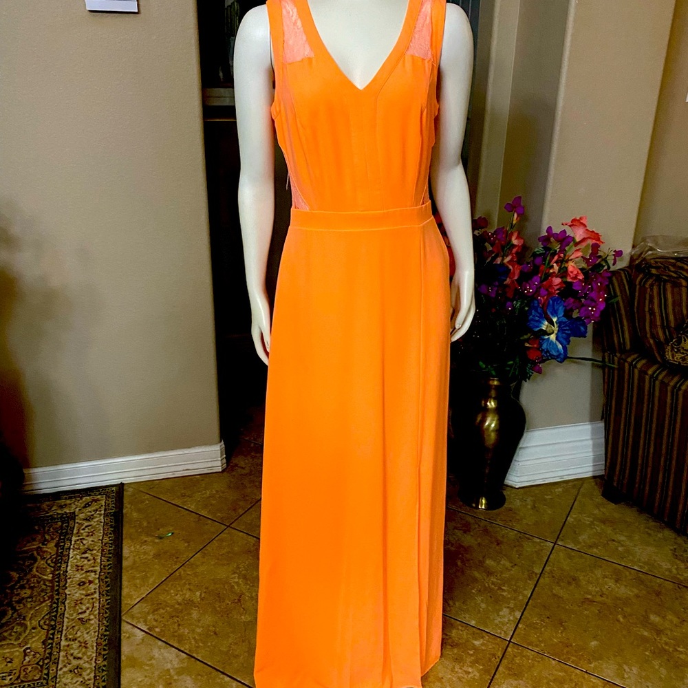 Peach Cocktail Dress. Great condition. Size 4. Brand: Gianni Bini. Worn once